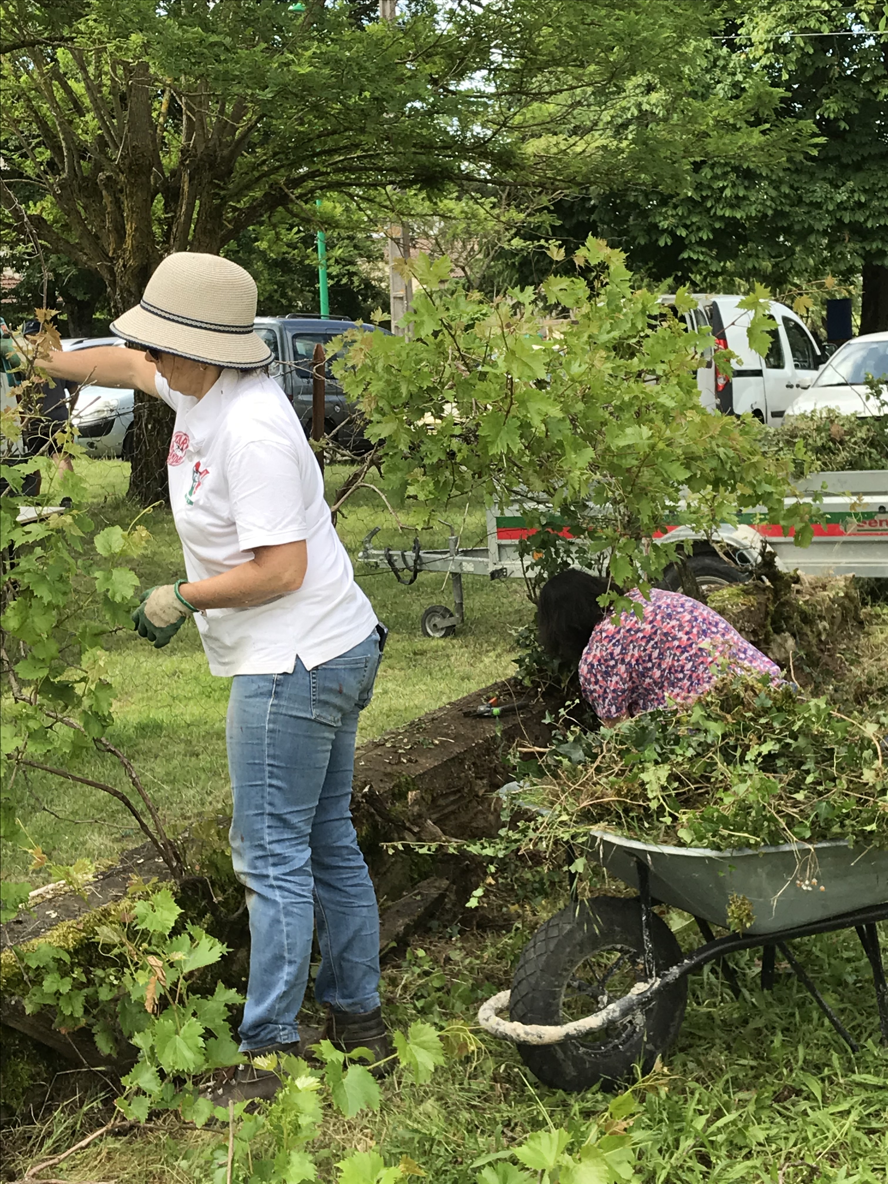 Travaux sur la parcelle du futur jardin écologique.