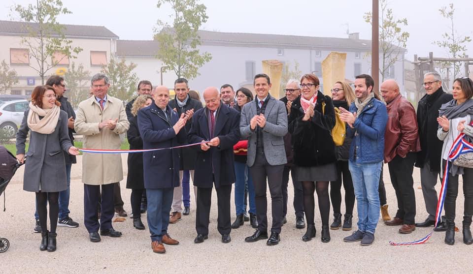 Inauguration de la place de la mairie.