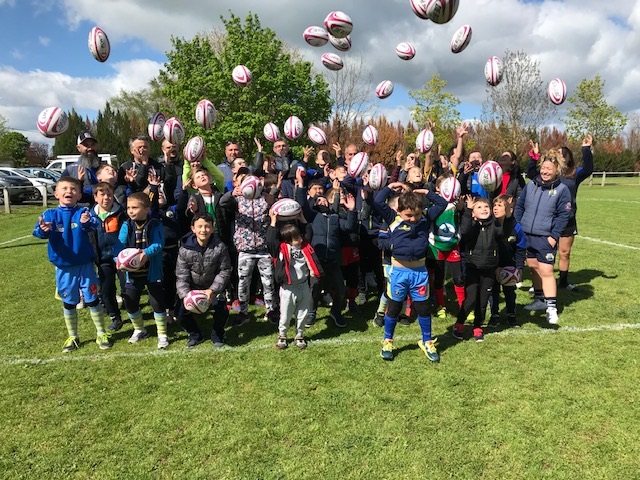 RCV XIII : remise de ballons aux joueurs des écoles de rugby 2023