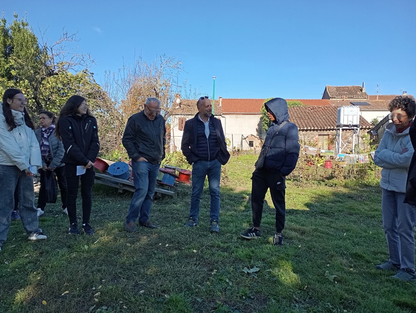 Les jeunes en "chantier-loisirs" ont participé à l'aménagement du jardin partagé